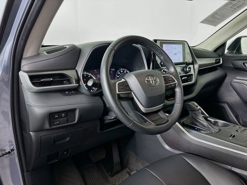 Used 2023 Toyota Highlander XLE FWD image 9