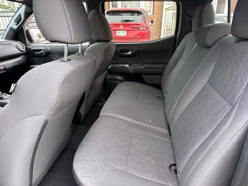 Used 2016 Toyota Tacoma TRD Sport image 17