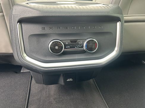New 2025 Ford Expedition Active image 19