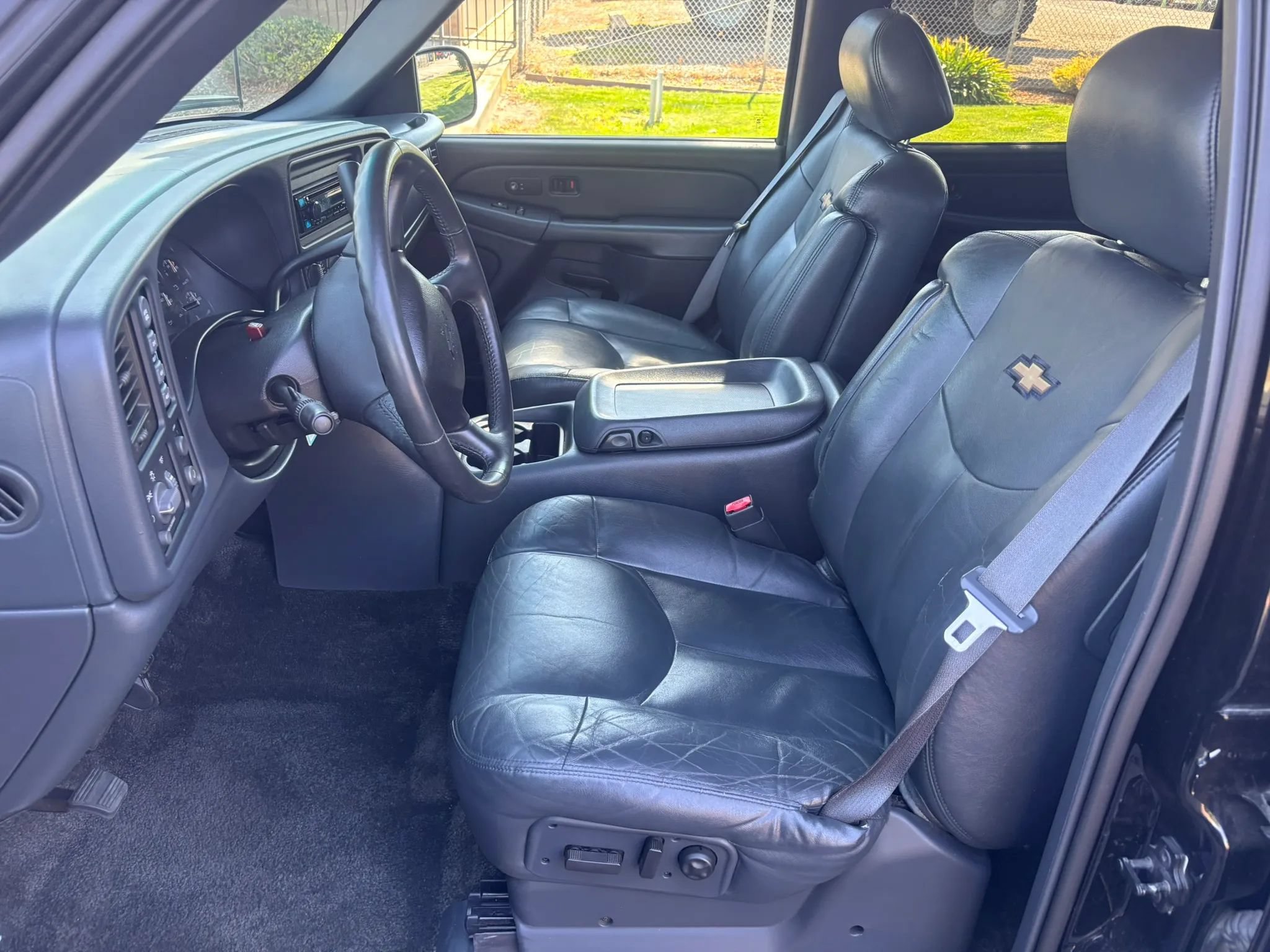 Used 2002 Chevrolet Avalanche 2500 w/ Convenience Pkg AWD/4WD image 13