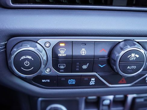 Certified 2025 Jeep Wrangler Unlimited Sahara w/ Safety Group image 29