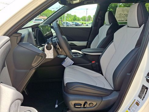 New 2026 Lexus TX 500h AWD image 11