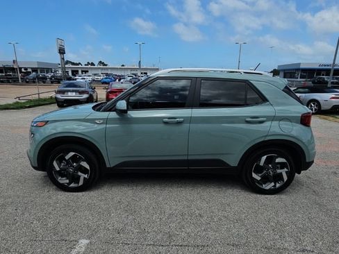 Used 2025 Hyundai Venue SEL FWD image 4