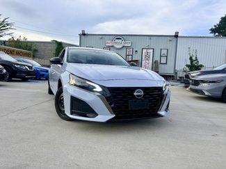 Used 2023 Nissan Altima 2.5 SR FWD video 1
