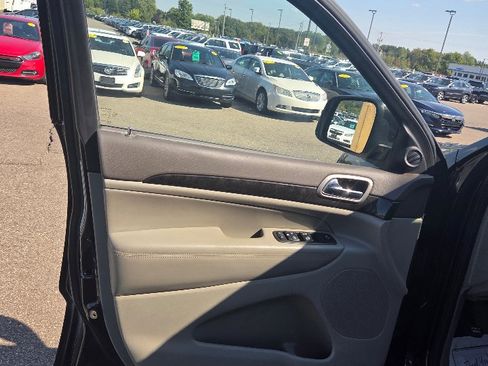 Used 2012 Jeep Grand Cherokee Laredo image 10