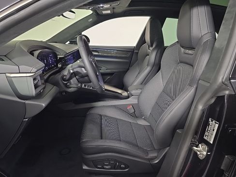 Certified 2025 Porsche Macan Turbo Electric AWD/4WD image 5