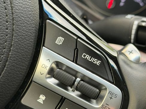 Used 2017 Kia Cadenza Technology FWD image 16