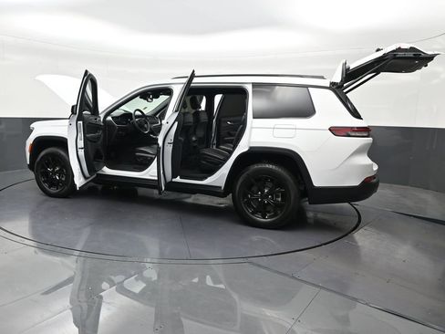 Used 2024 Jeep Grand Cherokee L Altitude AWD/4WD image 39