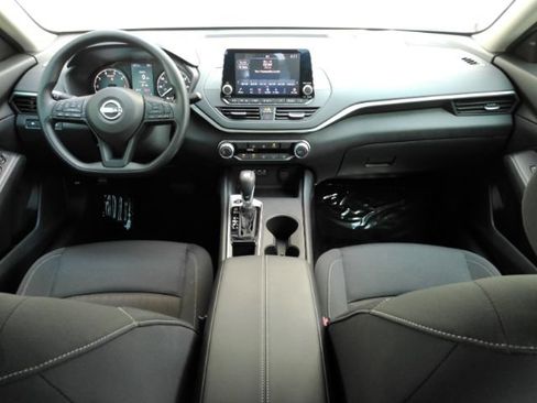 Used 2025 Nissan Altima 2.5 S FWD image 3