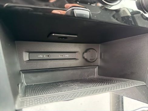 Used 2024 Volkswagen Taos SE image 27