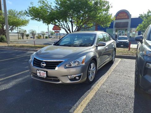 Used 2015 Nissan Altima 3.5 SL image 1