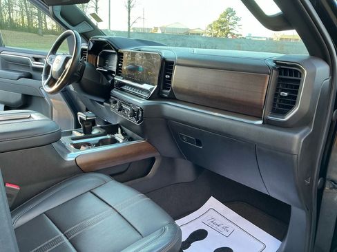 Used 2022 Chevrolet Silverado 1500 High Country w/ Technology Package image 24