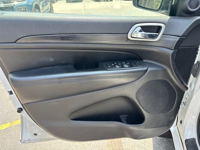 Used 2019 Jeep Grand Cherokee Altitude AWD/4WD image 12
