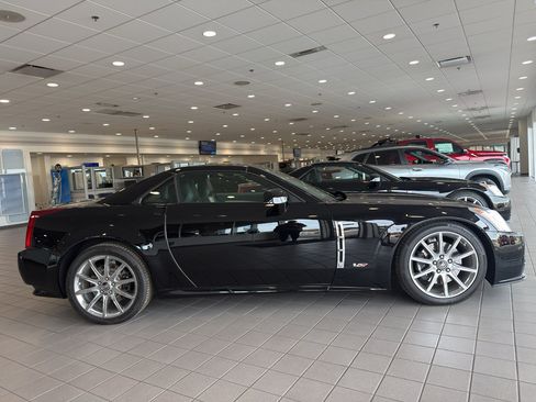 Used 2009 Cadillac XLR V w/ Weather Veil Package RWD image 3