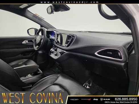 Used 2024 Chrysler Pacifica Limited FWD image 14