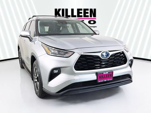 Used 2020 Toyota Highlander XLE AWD/4WD image 1