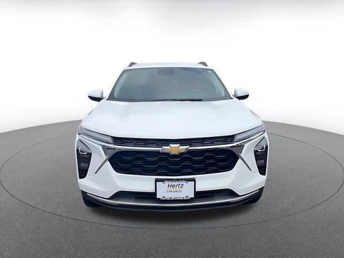 Used 2025 Chevrolet Trax LT FWD image 4