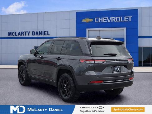 Used 2024 Jeep Grand Cherokee Altitude AWD/4WD image 4