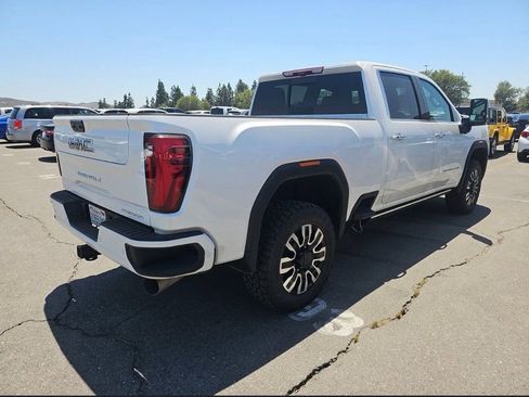 Used 2024 GMC Sierra 2500 Denali Ultimate w/ Max Trailering Package AWD/4WD image 4