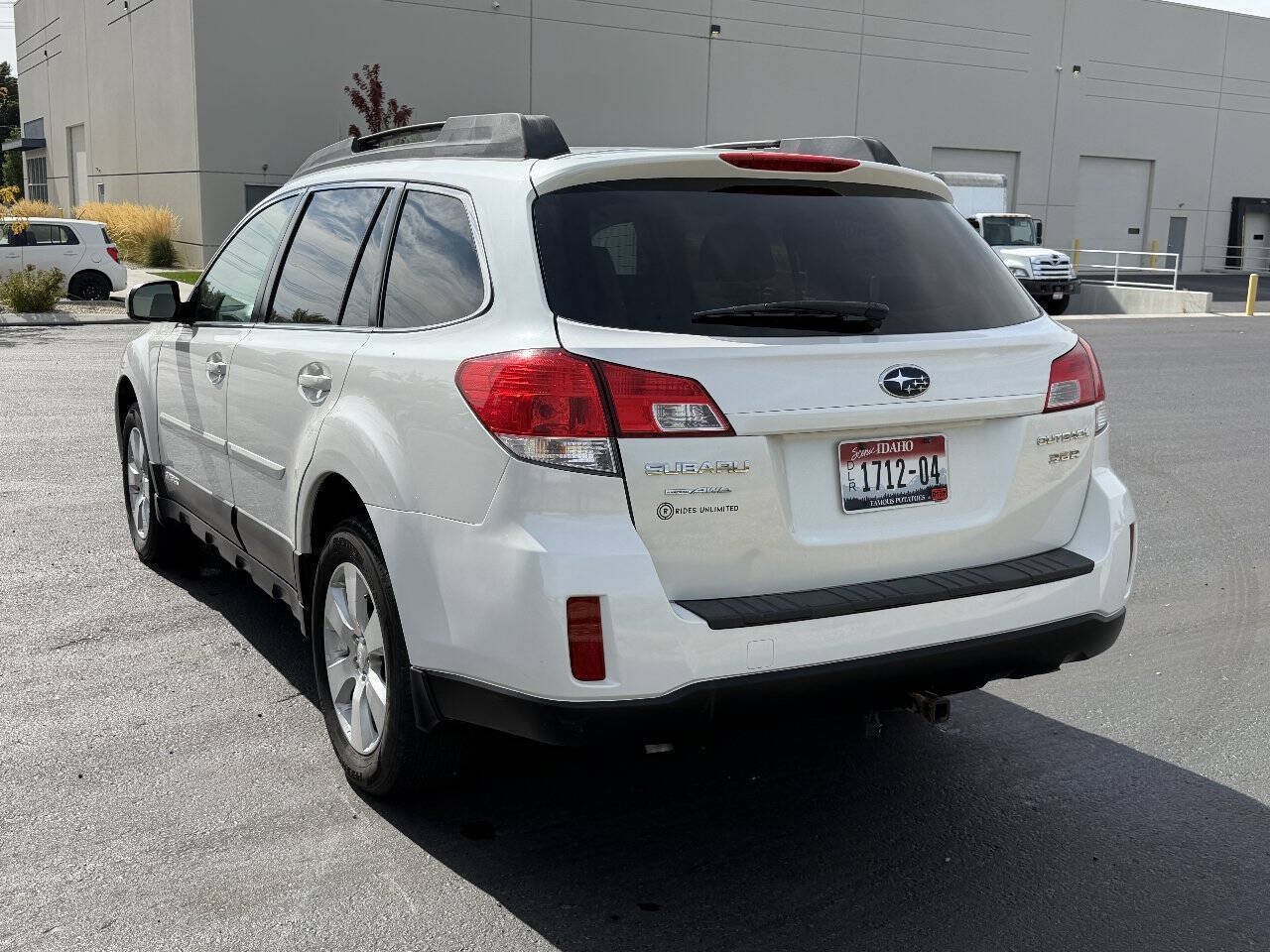 Used 2010 Subaru Outback 3.6R Limited AWD/4WD image 9