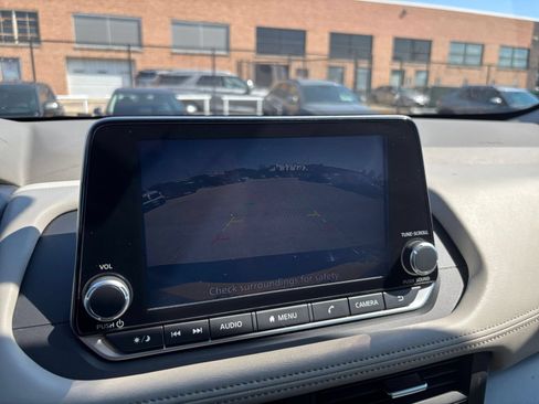 Used 2025 Nissan Rogue SV AWD/4WD image 22