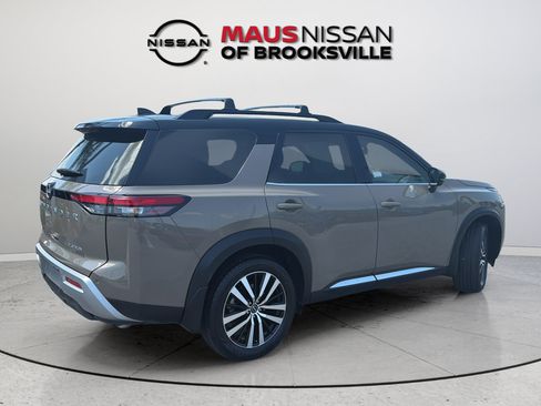 Used 2024 Nissan Pathfinder Platinum FWD image 13