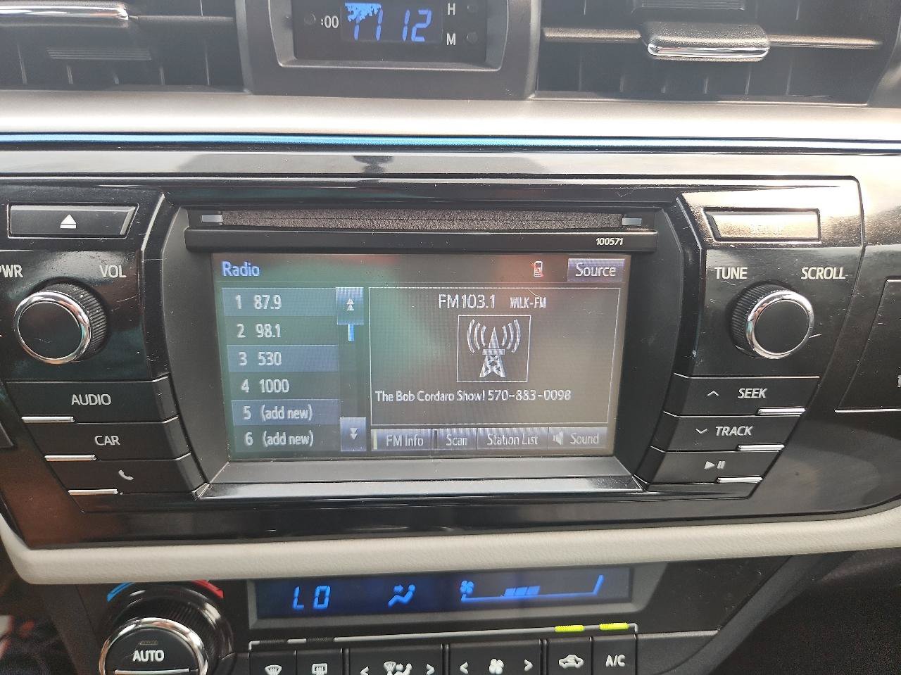 Used 2016 Toyota Corolla LE FWD image 29