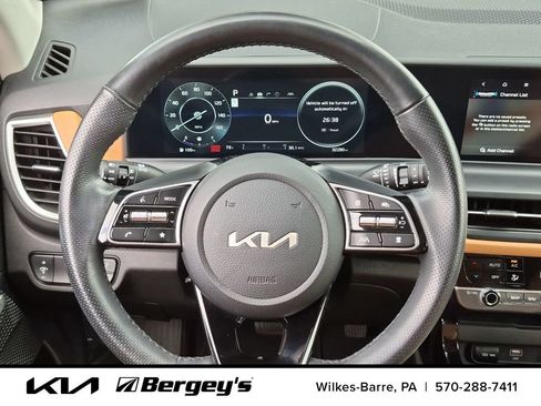 Certified 2024 Kia Seltos SX w/ SX Sunroof Package AWD/4WD image 16