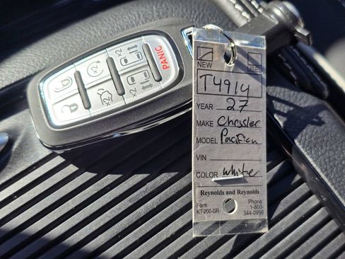 New 2027 Chrysler Pacifica Limited AWD/4WD image 36