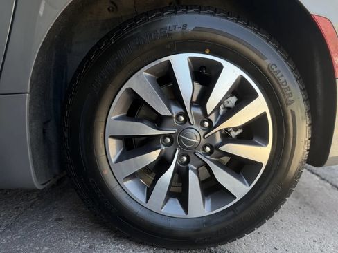 Used 2022 Chrysler Pacifica Limited FWD image 50