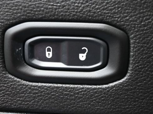 Used 2021 Jeep Wrangler Unlimited Rubicon AWD/4WD image 13