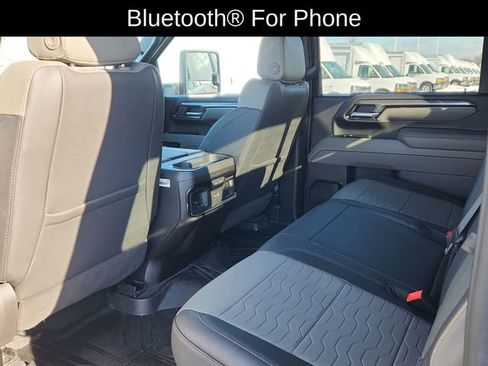 Used 2025 Chevrolet Silverado 2500 ZR2 w/ Technology Package image 26