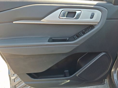 Certified 2025 Ford Explorer Active AWD/4WD image 13