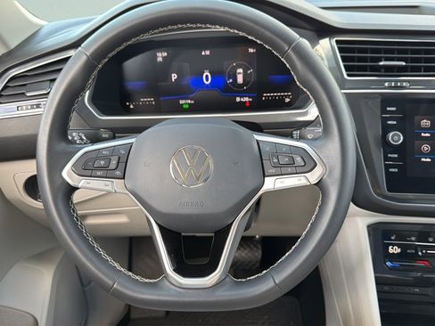 Used 2023 Volkswagen Tiguan SE FWD image 11