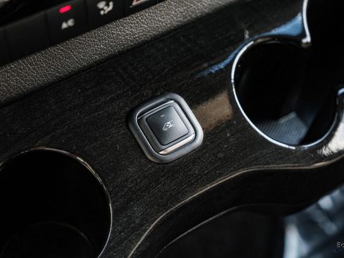 Used 2025 Mercedes-Benz Sprinter 2500 image 40