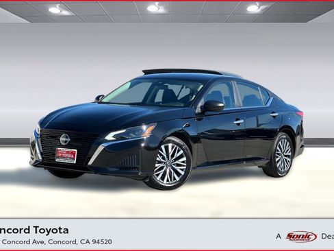 Used 2025 Nissan Altima 2.5 SV FWD image 1
