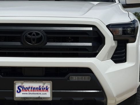Used 2024 Toyota Tacoma SR5 AWD/4WD image 8