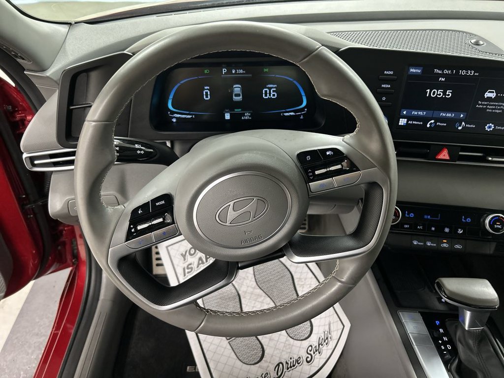 Used 2025 Hyundai Elantra Sport FWD image 4