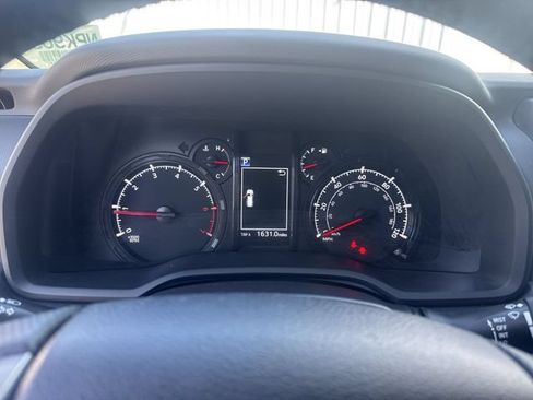 Used 2023 Toyota 4Runner SR5 Premium w/ Moonroof Package AWD/4WD image 19