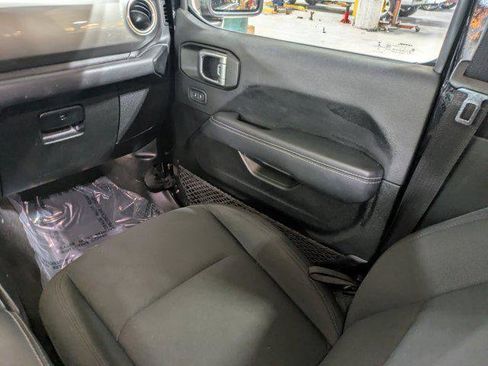 Certified 2022 Jeep Gladiator Overland image 14