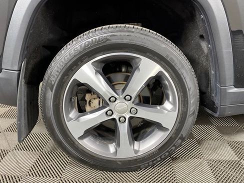 Used 2023 Jeep Grand Cherokee Limited image 7