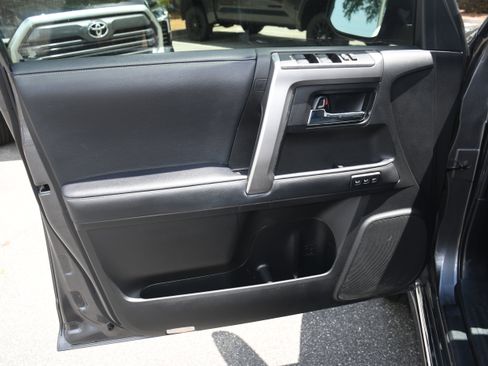 Used 2020 Toyota 4Runner Limited RWD image 10