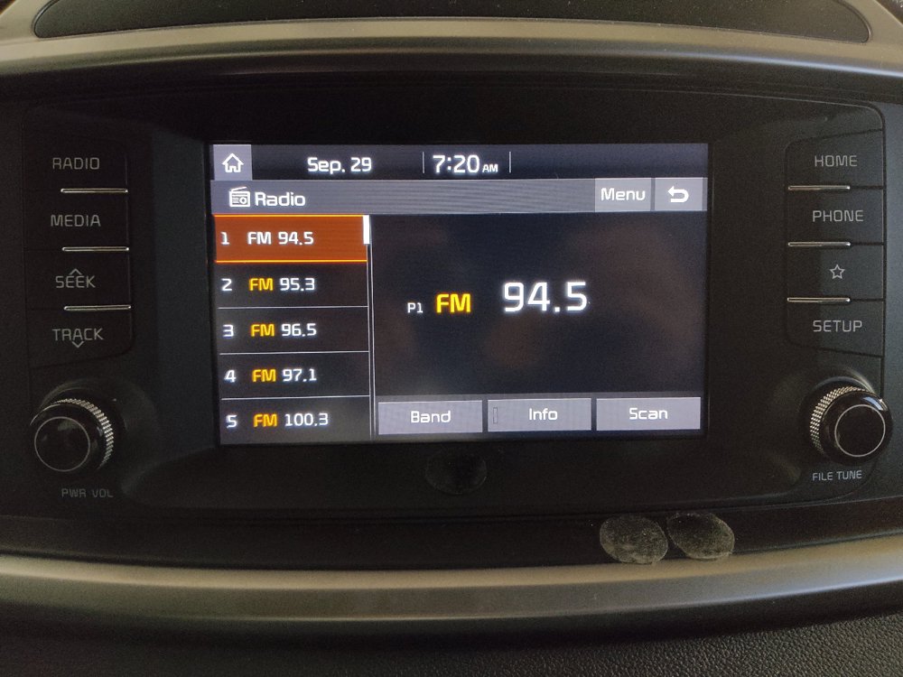 Used 2020 Kia Sorento LX FWD image 25