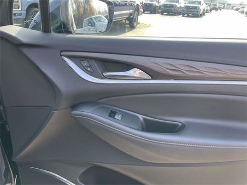 Used 2023 Buick Enclave Avenir image 28