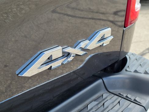 Used 2024 RAM 2500 Tradesman w/ Chrome Appearance Group AWD/4WD image 21