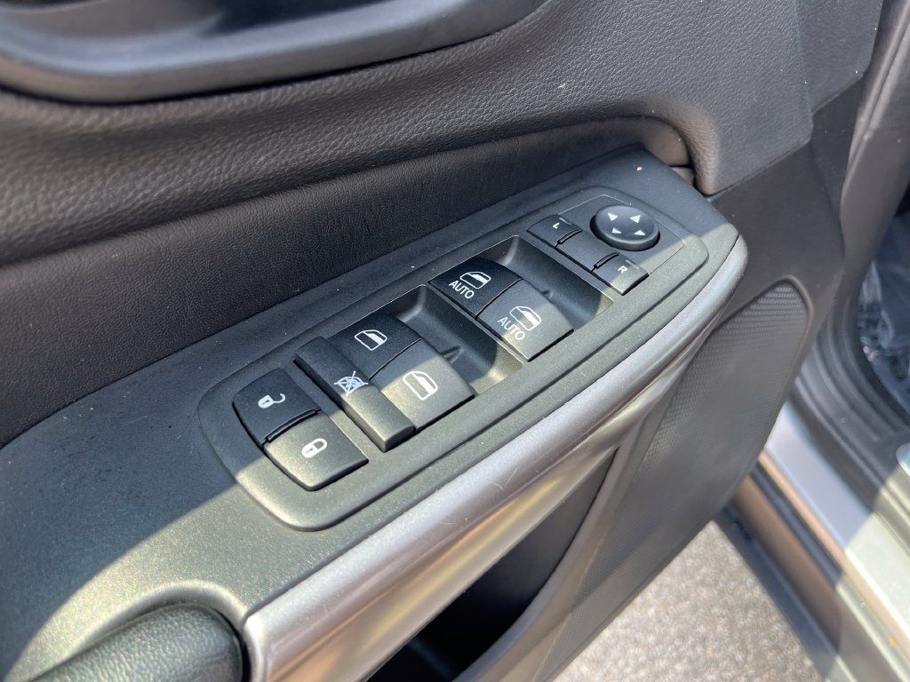 Used 2019 Jeep Cherokee Limited AWD/4WD image 14
