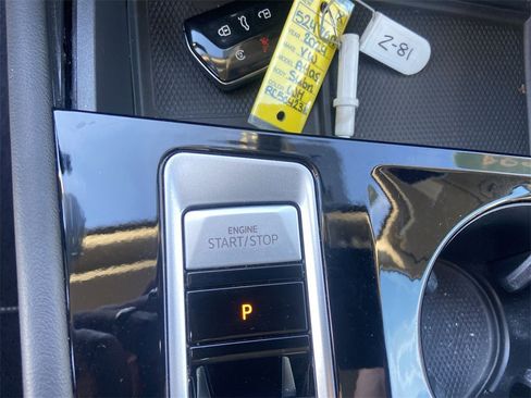 Used 2024 Volkswagen Atlas SEL image 17