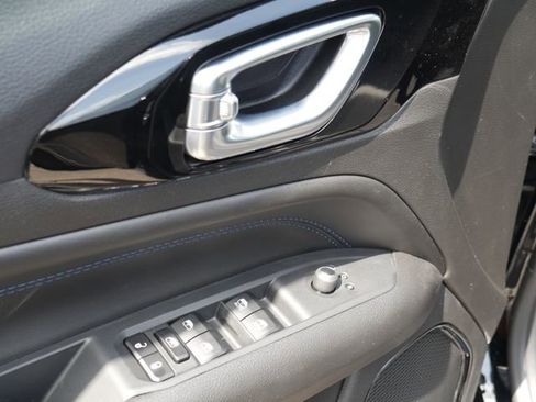 Used 2025 Jeep Compass Limited w/ Sun & Sound Group AWD/4WD image 14