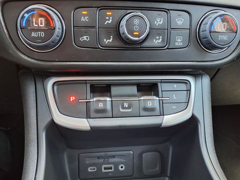 Used 2023 GMC Terrain SLE w/ Driver Convenience Package FWD image 26