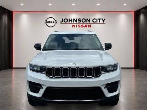 Used 2023 Jeep Grand Cherokee Laredo w/ Trailer Tow Prep Group (B) AWD/4WD image 10